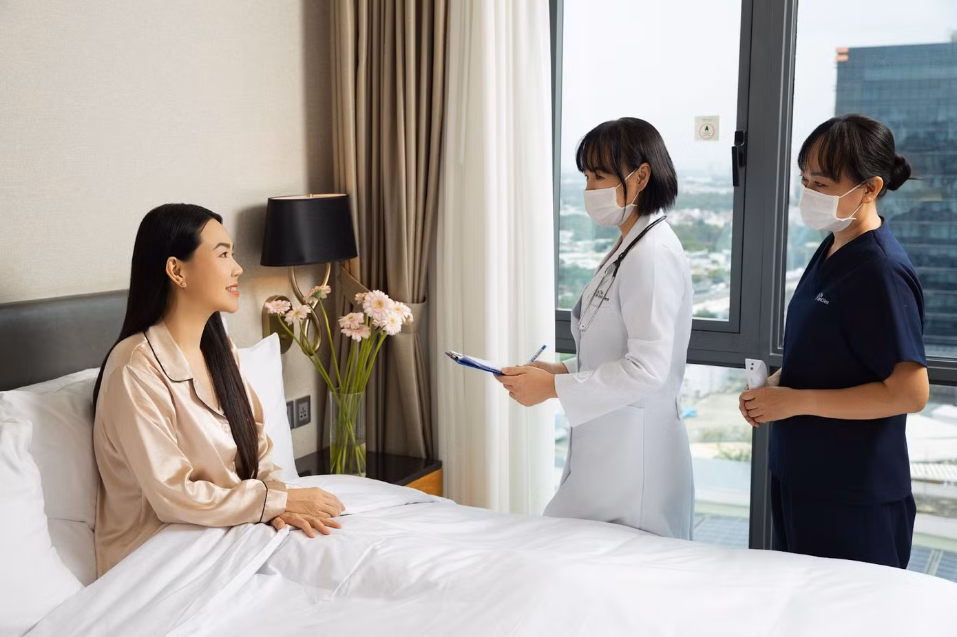 Sau sinh, mẹ cần rất nhiều hỗ trợ từ dinh dưỡng, tư vấn phục hồi thể chất, chăm sóc em bé, đến tư vấn giấc ngủ và nuôi con bằng sữa mẹ từ chuyên gia