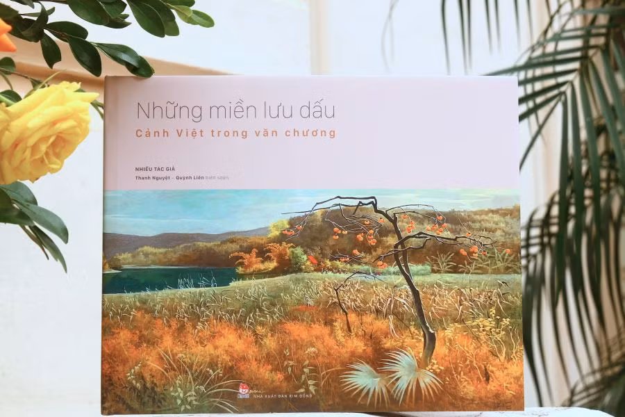 Cuốn artbook có thời gian biên soạn chỉ mất vài tháng, trong khi thời gian tập hợp các bản vẽ dành riêng cho sách mất tới hơn một năm. Ảnh: T.Dương. Cuốn artbook có thời gian biên soạn chỉ mất vài tháng, trong khi thời gian tập hợp các bản vẽ dành riêng cho sách mất tới hơn một năm. Ảnh: T.Dương.