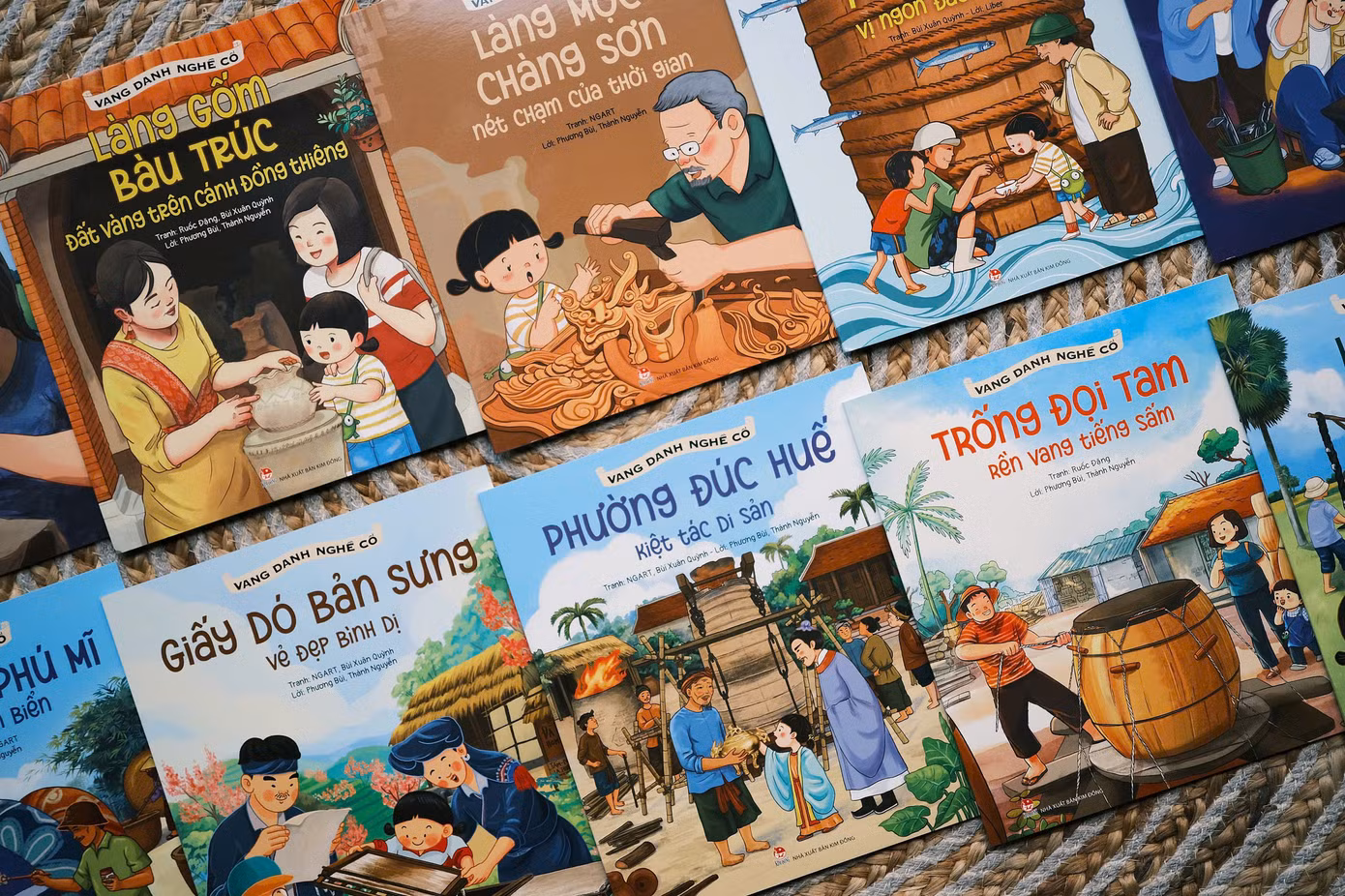 Mỗi một tập truyện là một hành trình ly kỳ của cô bé An khám phá các làng nghề.