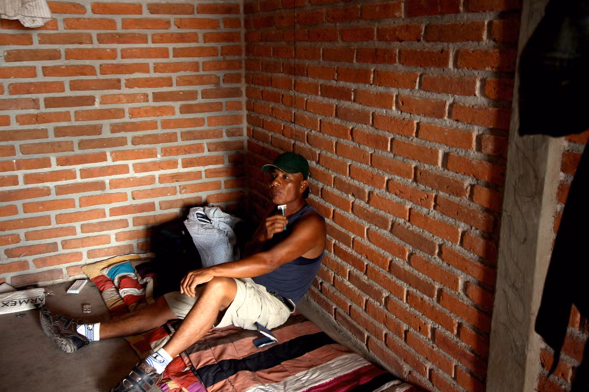 Một công nhân của nhà máy