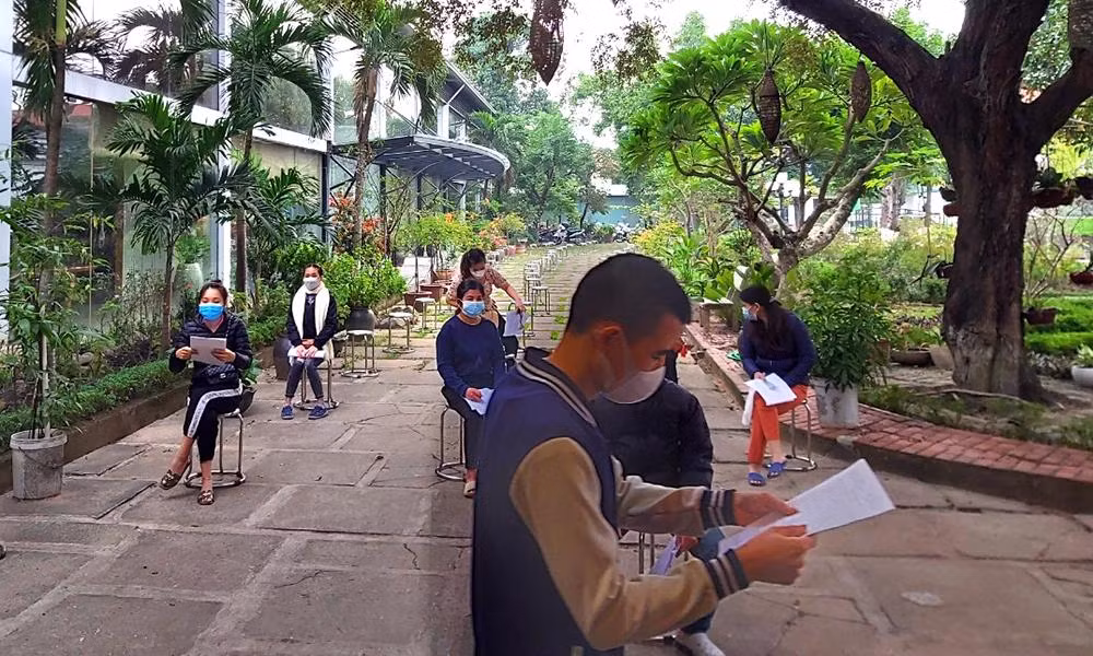 Công an quận Bắc Từ Liêm đã chủ động liên hệ và đặt lịch làm việc với cụm công nghiệp Phú Minh để đến tận nơi thực hiện thu nhận hồ sơ cấp Căn cước công dân gắn chíp, tạo thuận lợi cho người dân không phải đi lại hay về quê. Công an quận Bắc Từ Liêm đã chủ động liên hệ và đặt lịch làm việc với cụm công nghiệp Phú Minh để đến tận nơi thực hiện thu nhận hồ sơ cấp Căn cước công dân gắn chíp, tạo thuận lợi cho người dân không phải đi lại hay về quê.