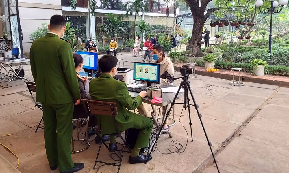 Dự kiến thu nhận hồ sơ làm Căn cước công dân gắn chíp cho khoảng gần 800 công dân đang sống và làm việc tại cụm công nghiệp Phú Minh. Dự kiến thu nhận hồ sơ làm Căn cước công dân gắn chíp cho khoảng gần 800 công dân đang sống và làm việc tại cụm công nghiệp Phú Minh.