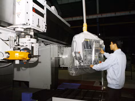 Việc cho DN được ưu đãi thuế trong tương lai sẽ gây ra nhiều hệ lụy xấu (Trong ảnh: Công nhân Vinaxuki vận hành thiết bị trong dây chuyền lắp ráp ô tô) Ảnh: Hồng Vĩnh . Việc cho DN được ưu đãi thuế trong tương lai sẽ gây ra nhiều hệ lụy xấu (Trong ảnh: Công nhân Vinaxuki vận hành thiết bị trong dây chuyền lắp ráp ô tô) Ảnh: Hồng Vĩnh