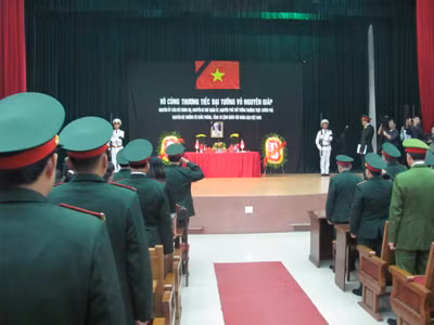 Cán bộ, chiến sĩ Lạng Sơn tổ chức lễ viếng Đại tướng Võ Nguyên Giáp