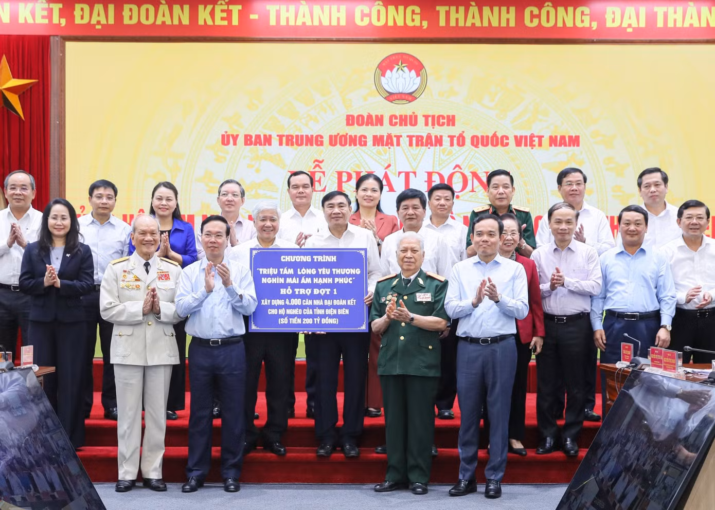 Lãnh đạo Đảng, Nhà nước tại buổi lễ. (Ảnh: Nhật Minh)