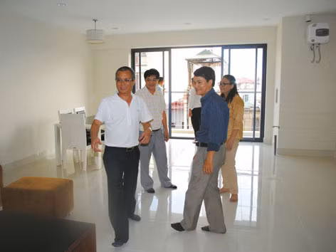 Ông Nguyễn Ngọc Bình, chủ tịch HĐQT Meco giới thiệu về căn hộ mẫu