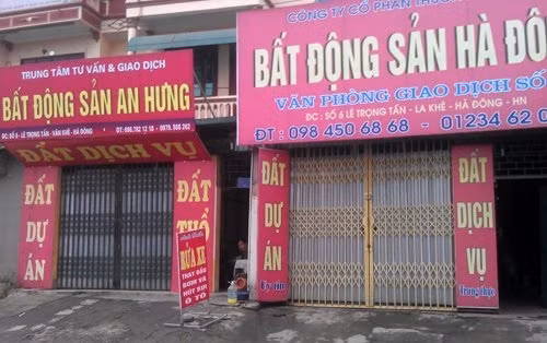Tại đường Lê Trọng Tấn, Hà Đông, cả chục sàn ngừng hoạt động