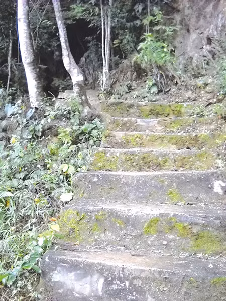 Lối lên am thờ