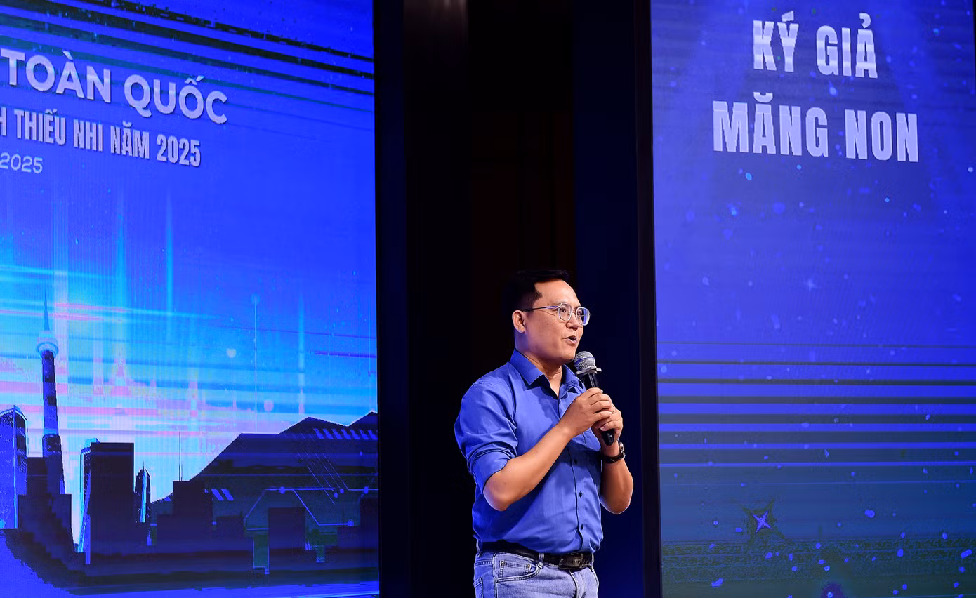 Nhà báo Trịnh Chí Hải - đại diện nhóm tác giả bài viết “Ký giả Măng non” của Đài Phát thanh - Truyền hình Cà Mau, đoạt giải A về đề tài trẻ em, công tác Đội và phong trào thiếu nhi, giao lưu tại chương trình. Ảnh: Xuân Tùng Nhà báo Trịnh Chí Hải - đại diện nhóm tác giả bài viết “Ký giả Măng non” của Đài Phát thanh - Truyền hình Cà Mau, đoạt giải A về đề tài trẻ em, công tác Đội và phong trào thiếu nhi, giao lưu tại chương trình. Ảnh: Xuân Tùng