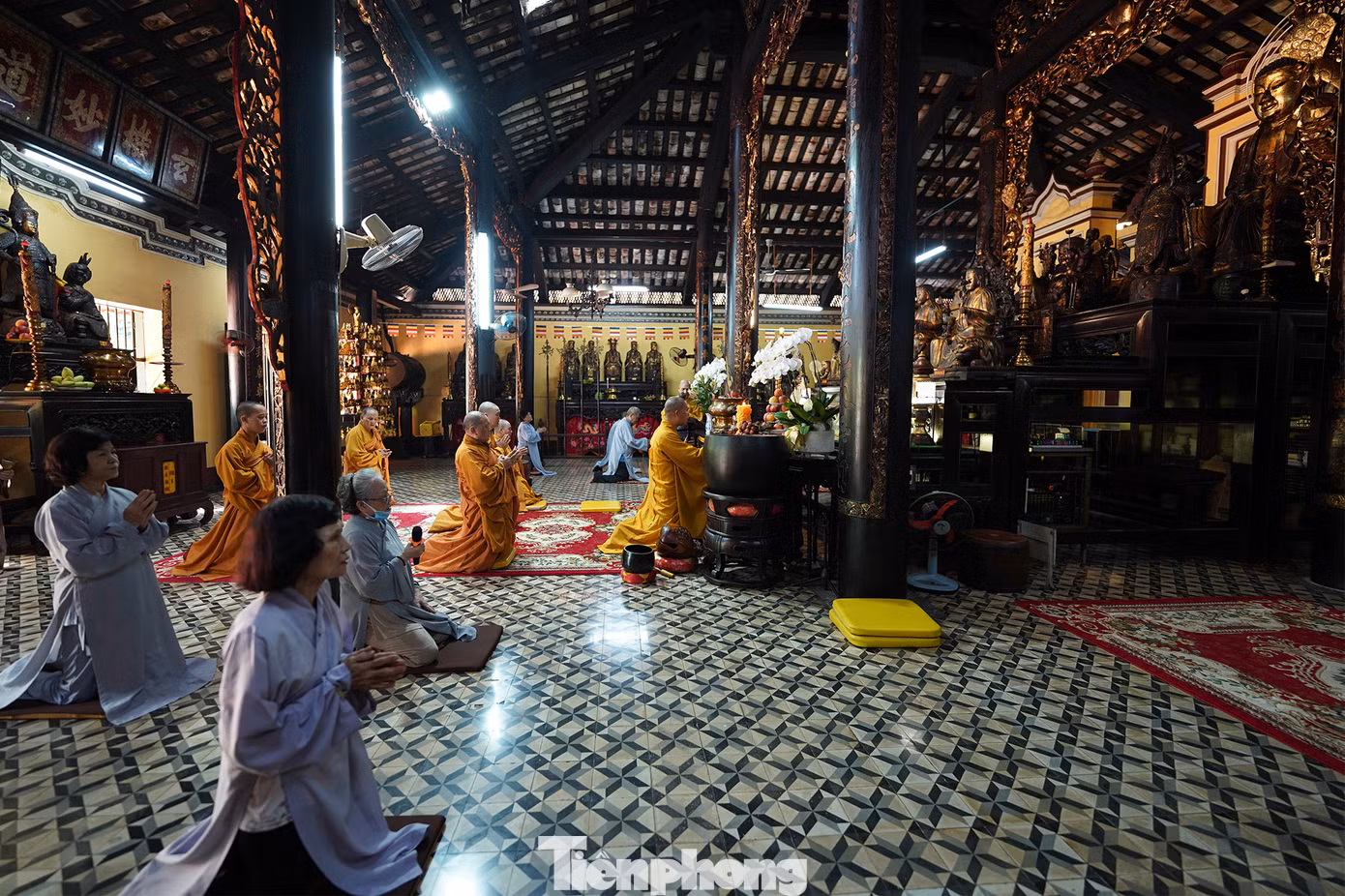 Trong 11 đời trụ trì có nhiều vị như: Tổ sư, Tổ Tông Viên Quang, Tiên Giác, Minh Vi, Minh Khiêm, Như Lợi, Như Phòng, Hồng Hưng, Nhựt Dần, Lệ Sành là Tổ kế thừa phái Lâm Tế, dòng đạo Bổn Ngươn nên chùa còn được gọi là tổ đình.