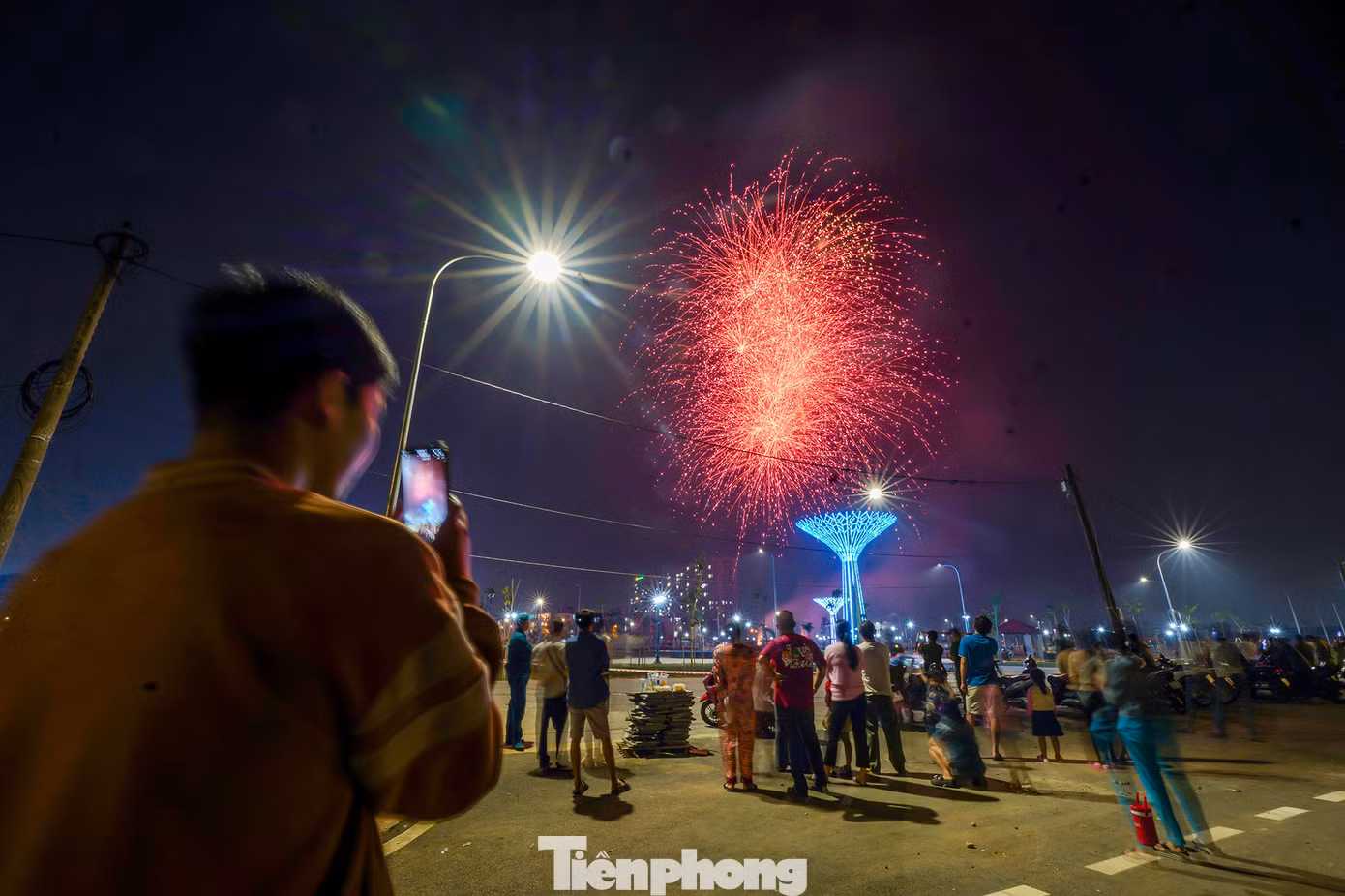 Năm nay, TPHCM có 13 điểm bắn pháo hoa tầm thấp và hai điểm pháo hoa tầm cao. Năm nay, TPHCM có 13 điểm bắn pháo hoa tầm thấp và hai điểm pháo hoa tầm cao.