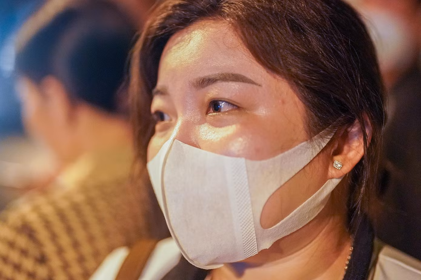 "Thấy thương quá, tang thương ập đến quá lớn. Tôi đăng trên mạng xã hội kêu gọi giúp đỡ các thân nhân đi nhận diện, hàng xóm tôi ở khu chợ Chánh Lưu ủng hộ ngay", chị Ngọc chia sẻ.
