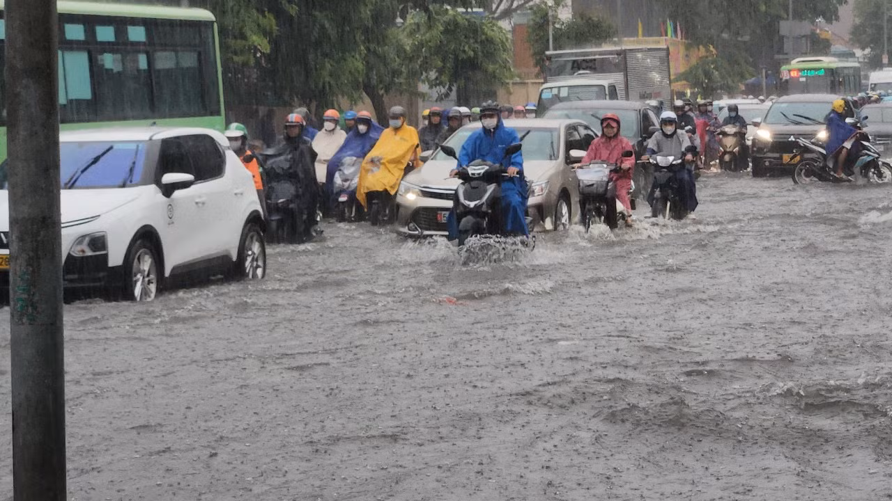 Cơ quan khí tượng dự báo trong những ngày cuối tuần, TPHCM và các tỉnh, thành Nam bộ tiếp tục có mưa vừa và rải rác có dông, cục bộ có nơi mưa to đến rất to. Ảnh minh họa: Phạm Nguyễn Cơ quan khí tượng dự báo trong những ngày cuối tuần, TPHCM và các tỉnh, thành Nam bộ tiếp tục có mưa vừa và rải rác có dông, cục bộ có nơi mưa to đến rất to. Ảnh minh họa: Phạm Nguyễn