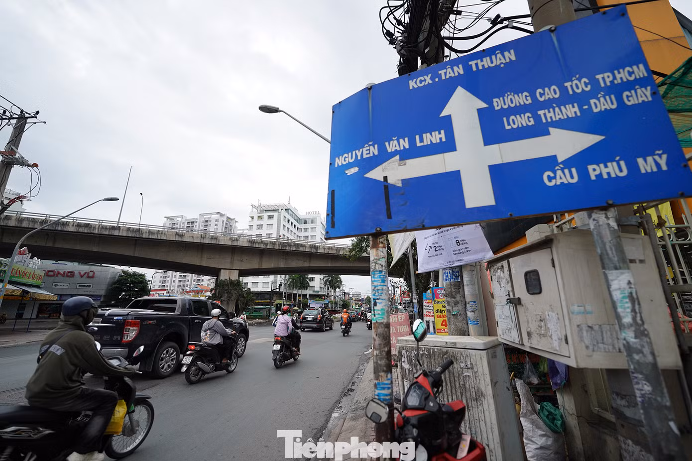 Quận 7 có tên đường Ngô Thị Bì thay cho đường số 67, Võ Thị Đặng thay cho đường số 9 và đường số 32.