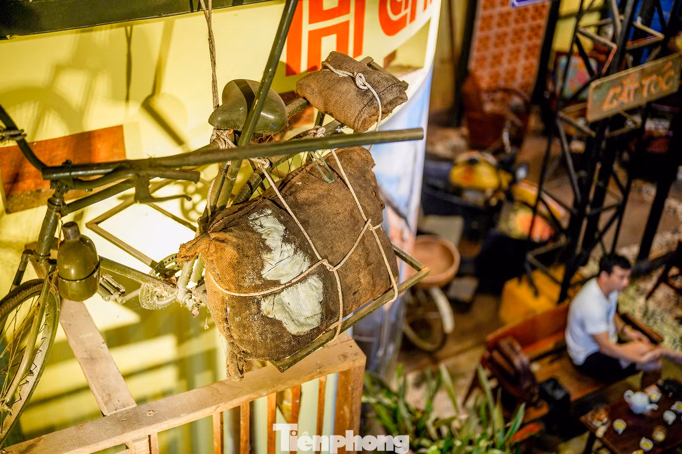 Nhắc đến những chiếc xe đạp thời bao cấp thì những cái tên như xe đạp Thống nhất, Phượng Hoàng… được nhiều người nói đến nhất. Nhắc đến những chiếc xe đạp thời bao cấp thì những cái tên như xe đạp Thống nhất, Phượng Hoàng… được nhiều người nói đến nhất.