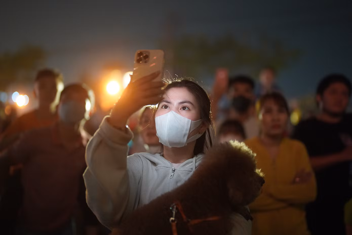 Đúng 0h, những phát pháo hoa đầu tiên rực sáng không gian Khu di tích lịch sử Ngã Ba Giồng. Đúng 0h, những phát pháo hoa đầu tiên rực sáng không gian Khu di tích lịch sử Ngã Ba Giồng.