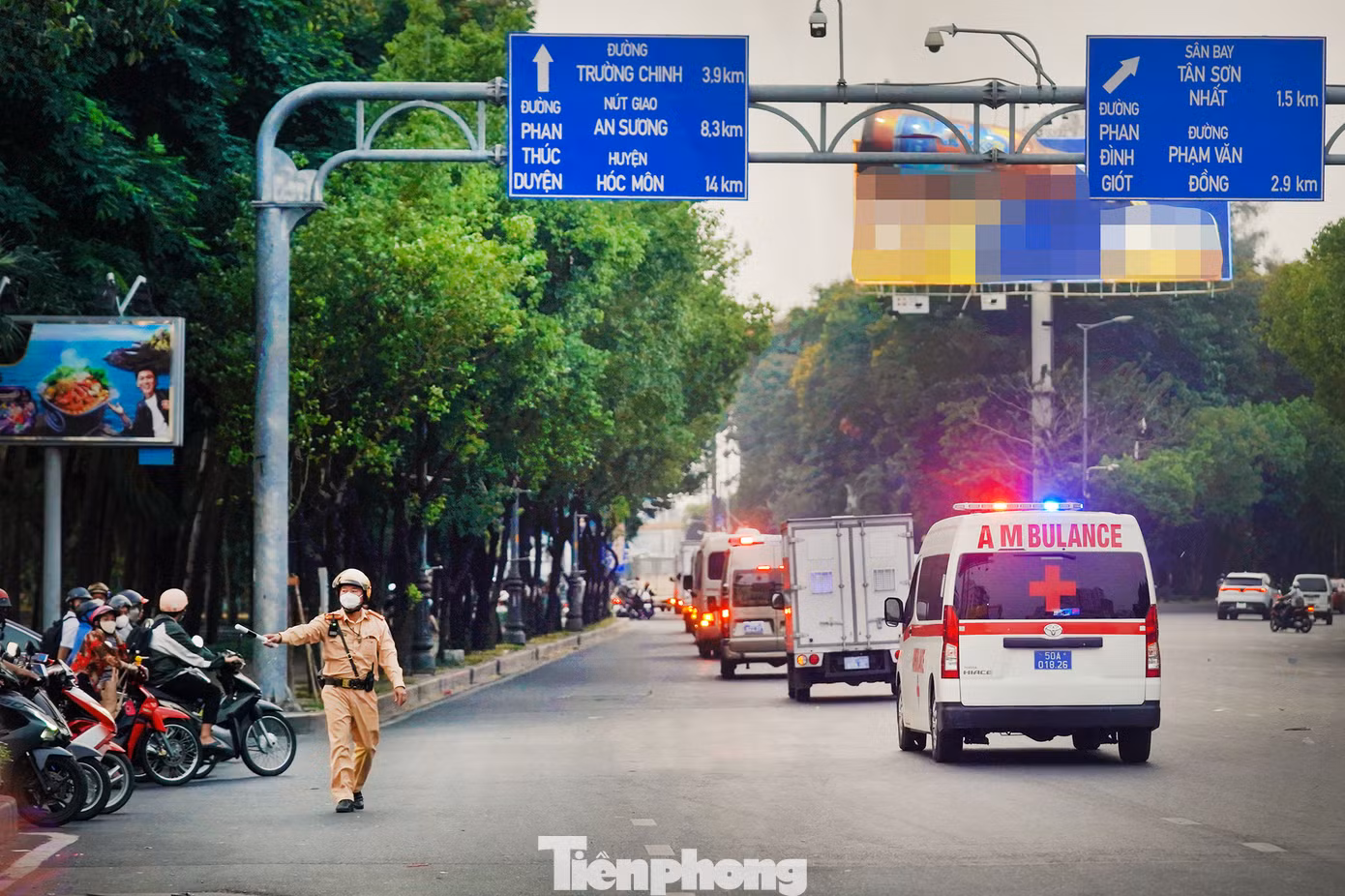 CSGT chốt chặn tại khu vực công viên Hoàng Văn Thụ.