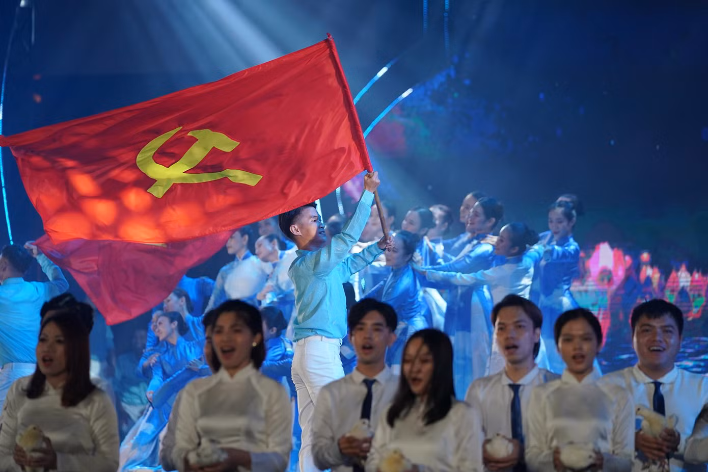 Chương trình nhằm tưởng nhớ, tri ân những người đã ngã xuống vì độc lập dân tộc và vì hòa bình của đất nước. Chương trình nhằm tưởng nhớ, tri ân những người đã ngã xuống vì độc lập dân tộc và vì hòa bình của đất nước.