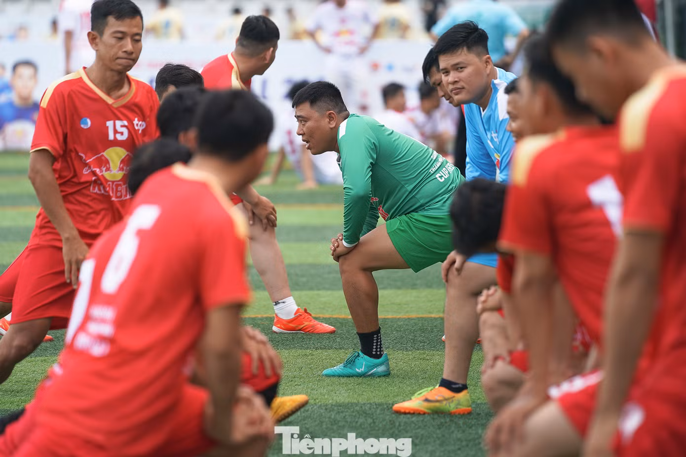 Giải bóng đá nam Thanh niên công nhân cúp Red Bull năm 2023 được tổ chức dành cho các nam thanh niên công nhân, độ tuổi từ 16 đến 40 là cán bộ công nhân viên của công ty mà đội bóng đó đại diện tại các khu công nghiệp, khu chế xuất tại các tỉnh, thành thuộc 6 khu vực: Khu vực Duyên hải Nam Trung bộ và Tây Nguyên (tại Quảng Nam), Trung du và miền núi phía Bắc (tại tỉnh Bắc Ninh), cụm Miền Đông Nam bộ (tại TPHCM), Đồng bằng sông Hậu (tại TP Cần Thơ), Khu vực Đồng bằng sông Tiền (tại Long An). Giải bóng đá nam Thanh niên công nhân cúp Red Bull năm 2023 được tổ chức dành cho các nam thanh niên công nhân, độ tuổi từ 16 đến 40 là cán bộ công nhân viên của công ty mà đội bóng đó đại diện tại các khu công nghiệp, khu chế xuất tại các tỉnh, thành thuộc 6 khu vực: Khu vực Duyên hải Nam Trung bộ và Tây Nguyên (tại Quảng Nam), Trung du và miền núi phía Bắc (tại tỉnh Bắc Ninh), cụm Miền Đông Nam bộ (tại TPHCM), Đồng bằng sông Hậu (tại TP Cần Thơ), Khu vực Đồng bằng sông Tiền (tại Long An).