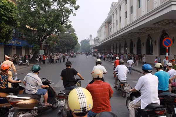 Tại phố Hàng Bài - Tràng Tiền