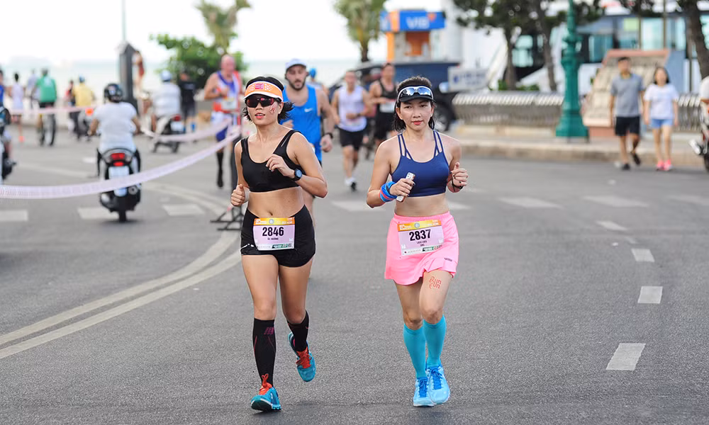 Những bóng hồng xinh đẹp hút mắt ở Tiền Phong Marathon 2019 ảnh 8