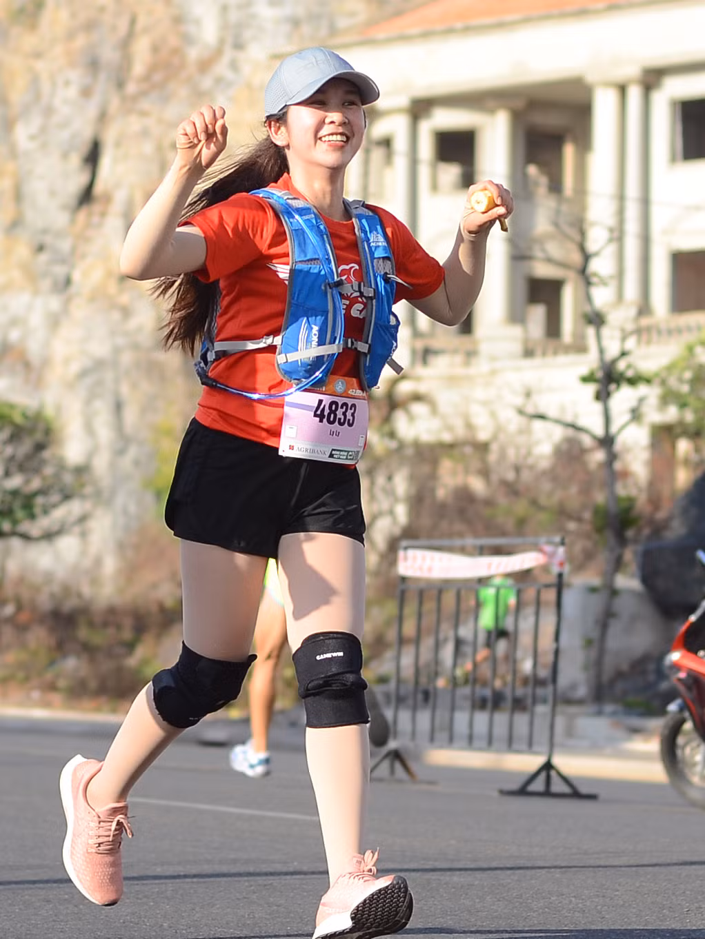 Những bóng hồng xinh đẹp hút mắt ở Tiền Phong Marathon 2019 ảnh 12