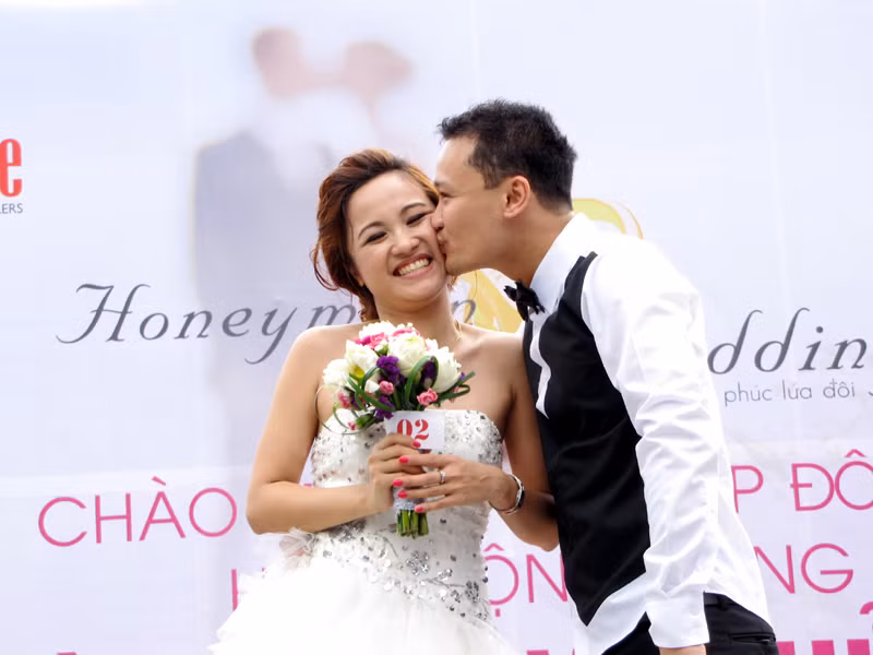 Giải nhất trị giá 3000 USD, một chuyến du lịch tại Malaysia thuộc về cặp đôi Phạm Thành Trung và Quách Thị Kim Ngân