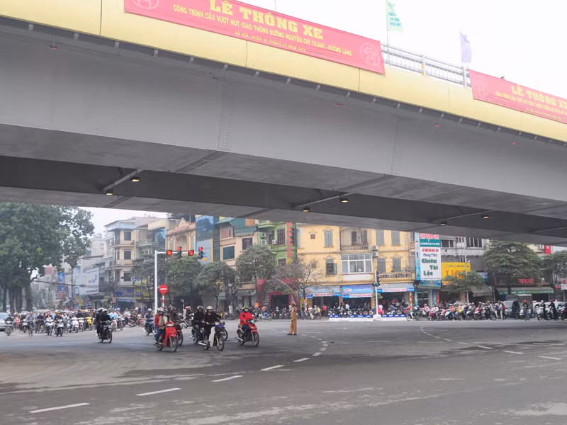 Như vật, trong năm nay 2012, Hà Nội đã đưa vào sử dụng bốn cây cầu vượt tại các điểm nóng về ùn tắc giao thông