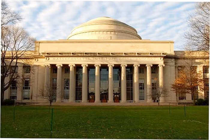 Học viện Công nghệ Massachusetts là học viện nghiên cứu và giáo dục ở thành phố Cambridge, Massachusetts (Mỹ). MIT nổi tiếng trong nhiều lĩnh vực, trong đó có ngành kinh tế Các cựu sinh viên và giáo sư trường này gồm cả các nhà chính trị nổi tiếng