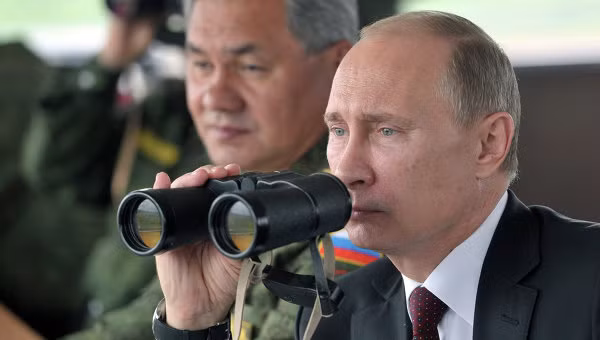 Tổng thống Nga Vladimir Putin thị sát tập trận