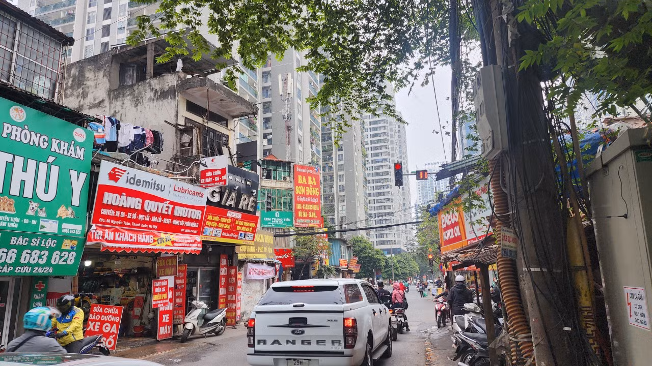 Tuy nhiên, đến nay dự án vẫn chưa hoàn thành giải phóng mặt bằng nên có dạng nút thắt cổ chai. Tuy nhiên, đến nay dự án vẫn chưa hoàn thành giải phóng mặt bằng nên có dạng nút thắt cổ chai.