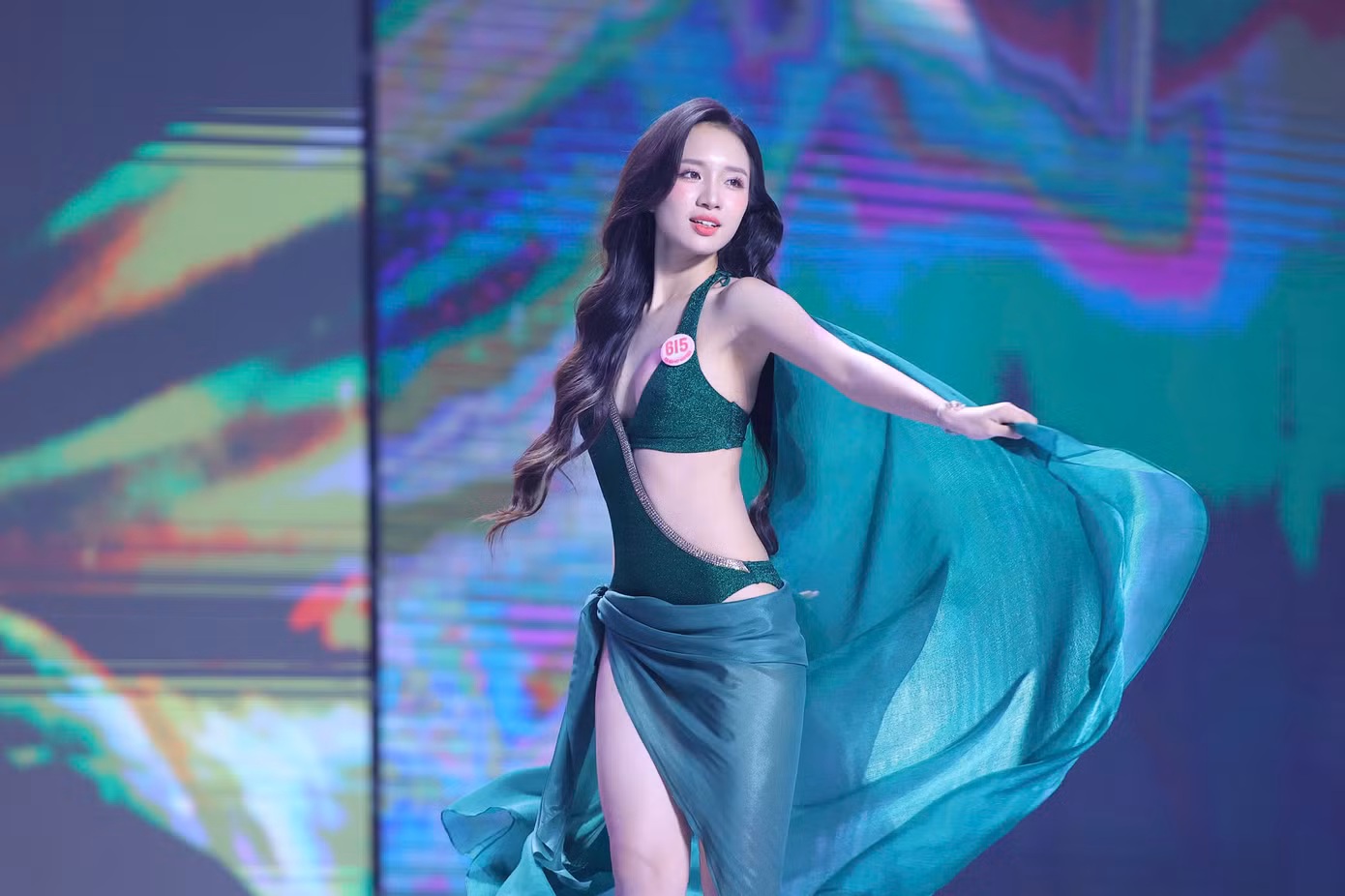 Họ cho thấy sự tự tin và kỹ năng catwalk ngày càng thành thạo. Họ cho thấy sự tự tin và kỹ năng catwalk ngày càng thành thạo.