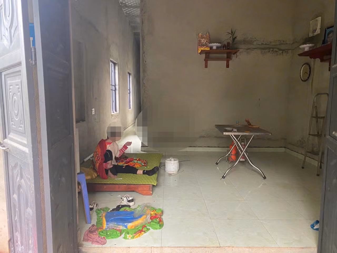 Gia đình chị Mạch Thị Thiết (ở xã Công Liêm, huyện Nông Cống, Thanh Hóa) thuộc diện nghèo khó nhất xã, không có tiền trả lại.