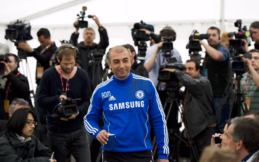 Chelsea nhận thân phận của kẻ cửa dưới