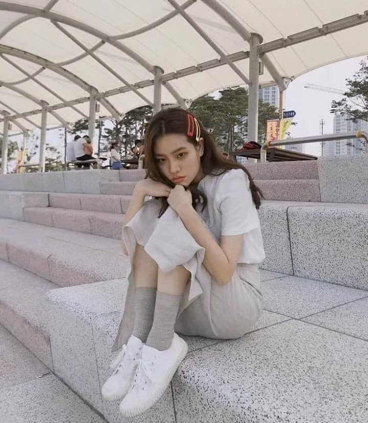 Ghi chi tiêu hằng tháng vào sổ tay nhưng không cần phải quá chi tiết đến mức stress vì nó. Ghi chi tiêu hằng tháng vào sổ tay nhưng không cần phải quá chi tiết đến mức stress vì nó.