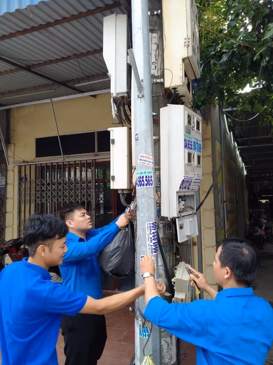 Các cơ sở Đoàn tổ chức gần 6.000 hoạt động tình nguyện thường xuyên thu hút hơn 300.000 lượt đoàn viên, thanh niên tham gia, thực hiện hơn 5.100 công trình, phần việc thanh niên các cấp.