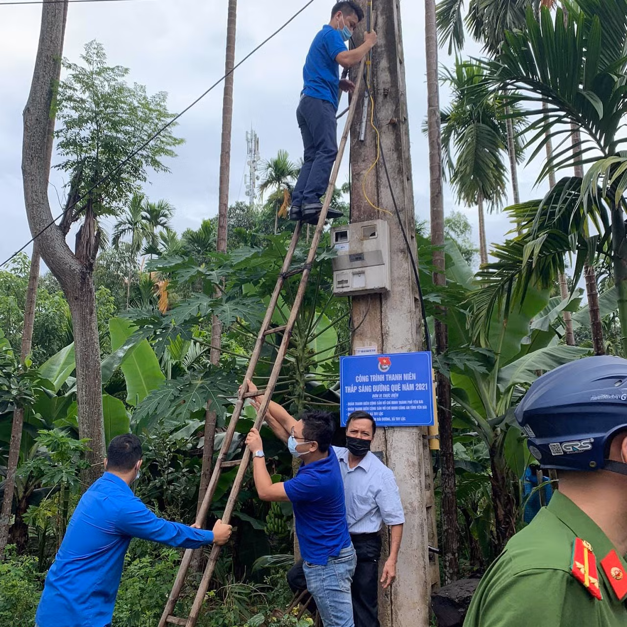 Công trình thắp sáng thôn bản