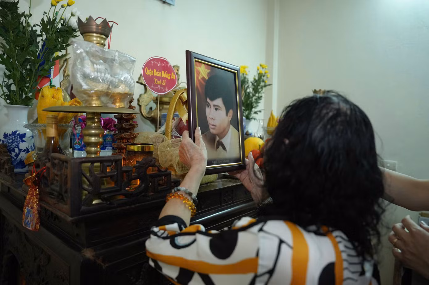 Với thân nhân các liệt sĩ các di ảnh liệt sĩ được phục dựng là món quà vô giá. Với thân nhân các liệt sĩ các di ảnh liệt sĩ được phục dựng là món quà vô giá.