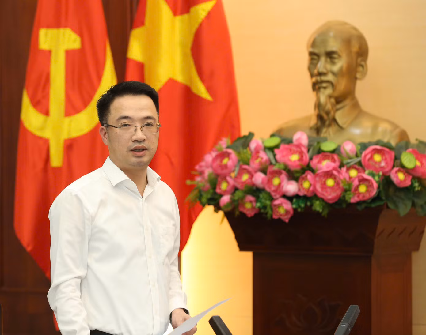 Anh Nguyễn Tường Lâm - Bí thư T.Ư Đoàn, Phó Chủ nhiệm thường trực UBQG về Thanh niên Việt Nam trao đổi tại buổi làm việc. Ảnh: Bảo Anh