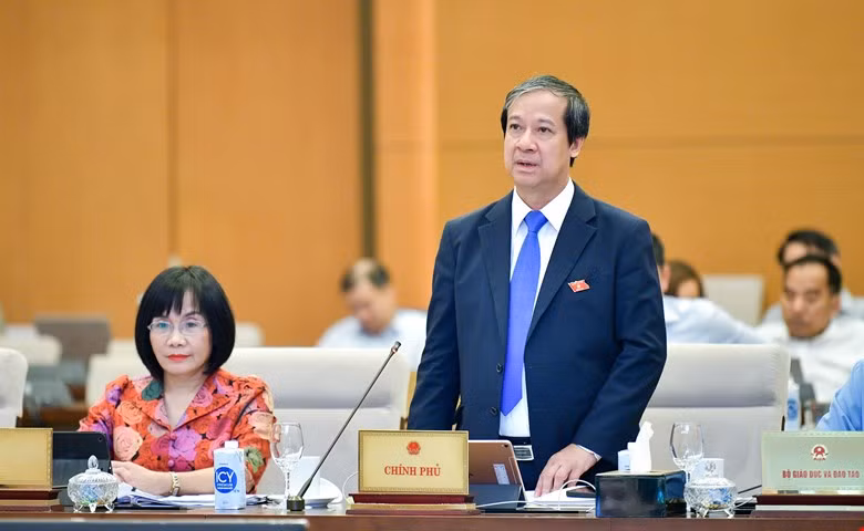 Bộ trưởng GD&amp;ĐT Nguyễn Kim Sơn tại phiên họp Ủy ban Thường vụ Quốc hội