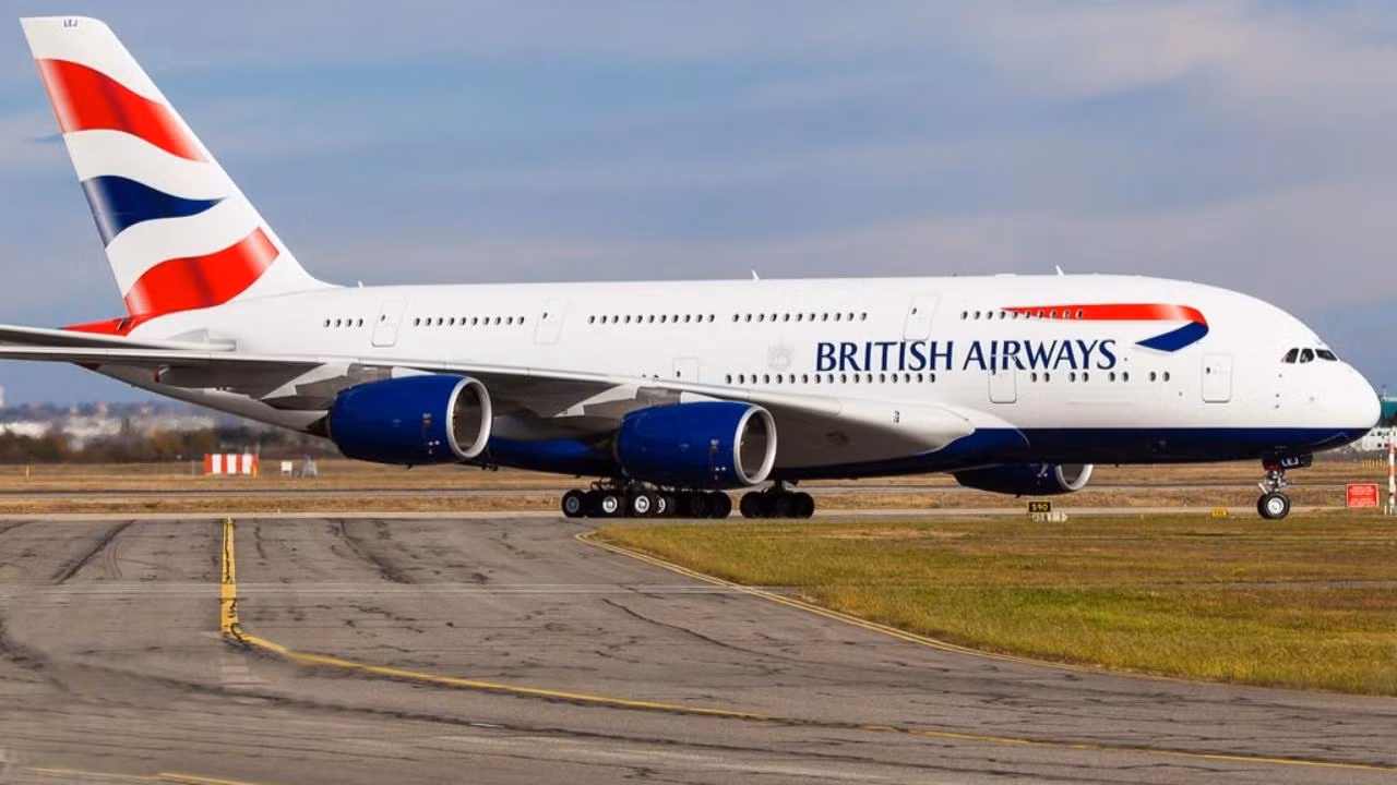 Một tiếp viên hàng không của hãng British Airways bị phát hiện nhảy múa khỏa thân trong nhà vệ sinh hạng thương gia ở độ cao 11.300m sau khi bị nghi ngờ sử dụng ma túy. Ảnh: British Airways.