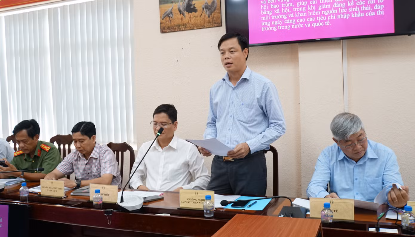 Ông Huỳnh Tất Đạt, Phó giám đốc Sở NN&PTNT Đồng Tháp phát biểu Ông Huỳnh Tất Đạt, Phó giám đốc Sở NN&PTNT Đồng Tháp phát biểu