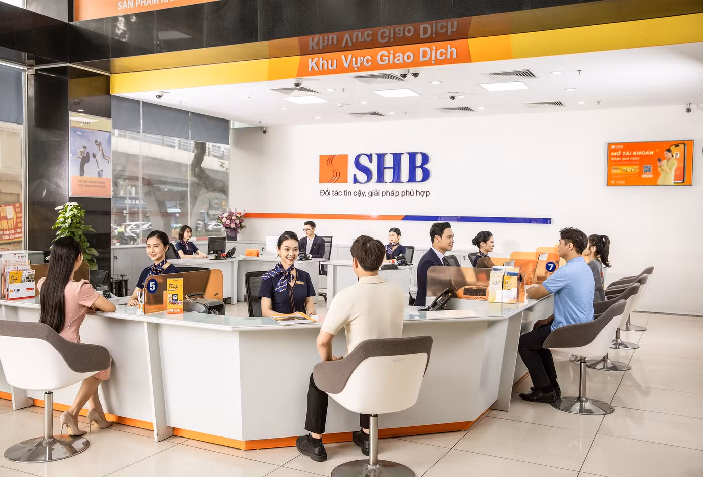 Hàng ngàn quà tặng hấp dẫn dành tặng khách hàng SHB dịp sinh nhật Hàng ngàn quà tặng hấp dẫn dành tặng khách hàng SHB dịp sinh nhật