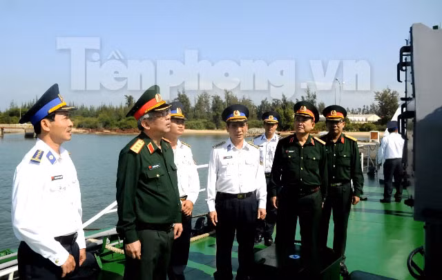 Thượng tướng Nguyễn Chí Vịnh, Thứ trưởng Bộ Quốc phòng trong chuyến công tác và làm việc tại Vùng Cảnh sát biển 2 mới đây