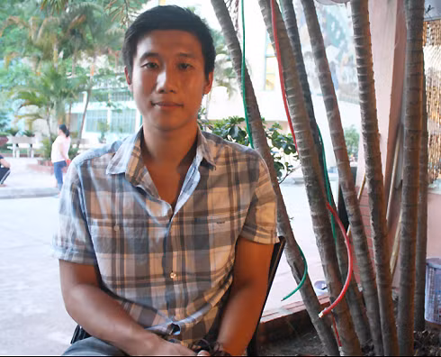 “Nhiều người Mỹ gốc Việt và người nước ngoài chỉ đến Việt Nam kiếm tiền rồi về luôn, không ai muốn hiểu về Việt Nam, giúp Việt Nam. Tôi sẽ dùng hành trình của mình để mang thông điệp người Việt Nam tốt bụng đến tất cả mọi người”, John tâm sự. Ảnh: Phan Dương.