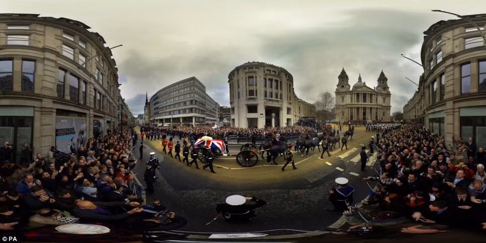 Quang cảnh đường phố London trong ngày rước linh cữu bà Margaret Thatcher. Quang cảnh đường phố London trong ngày rước linh cữu bà Margret Thatcher