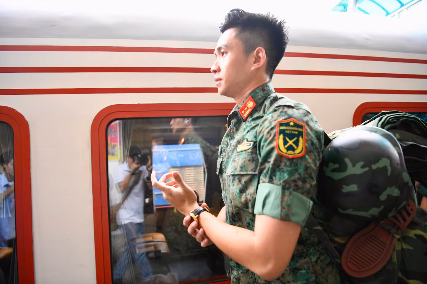 Cận cảnh vẻ điển trai của "nam thần quân đội" Lê Hoàng Hiệp. Cận cảnh vẻ điển trai của "nam thần quân đội" Lê Hoàng Hiệp.