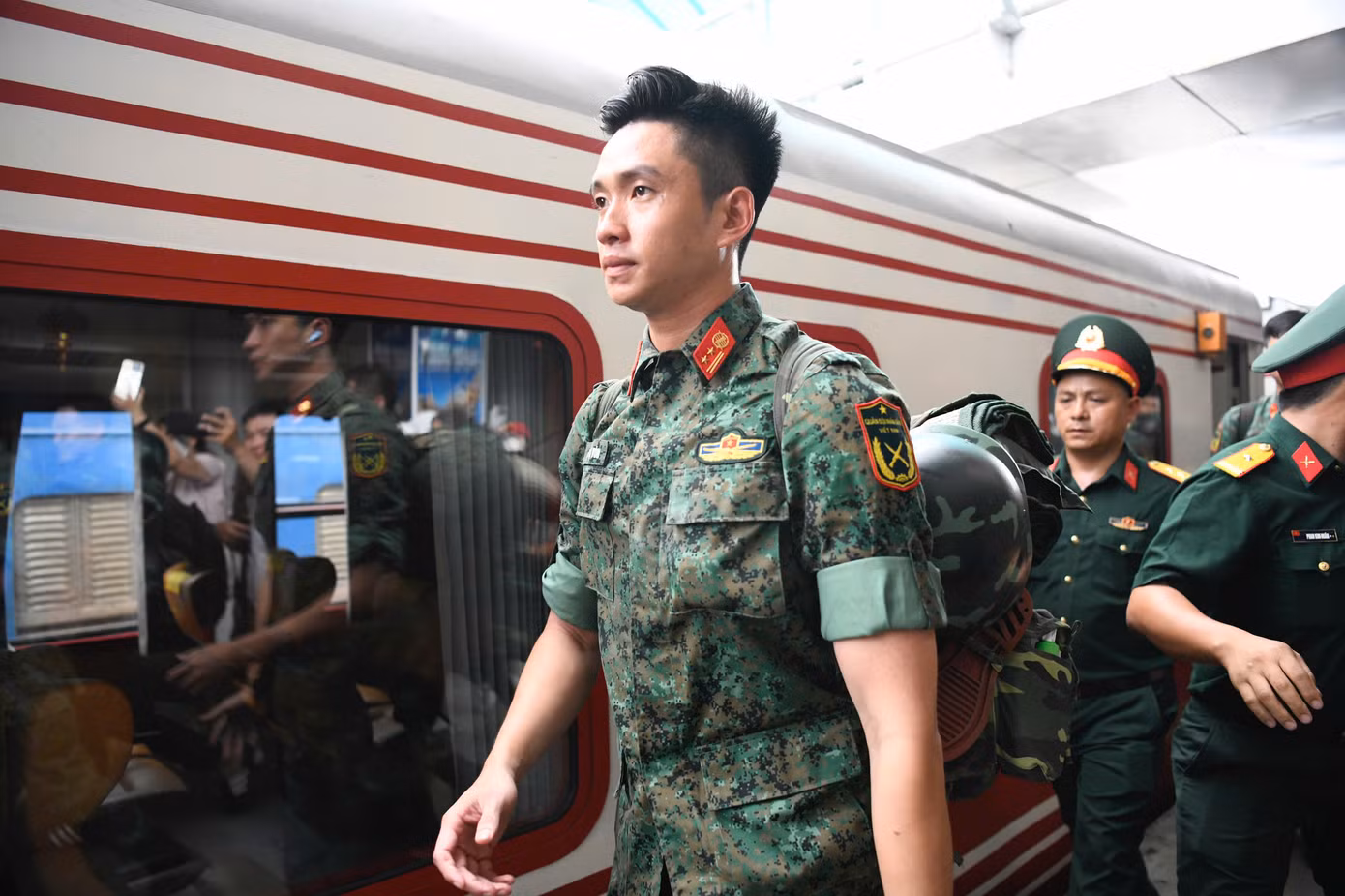 Cận cảnh vẻ điển trai của "nam thần quân đội" Lê Hoàng Hiệp. Cận cảnh vẻ điển trai của "nam thần quân đội" Lê Hoàng Hiệp.