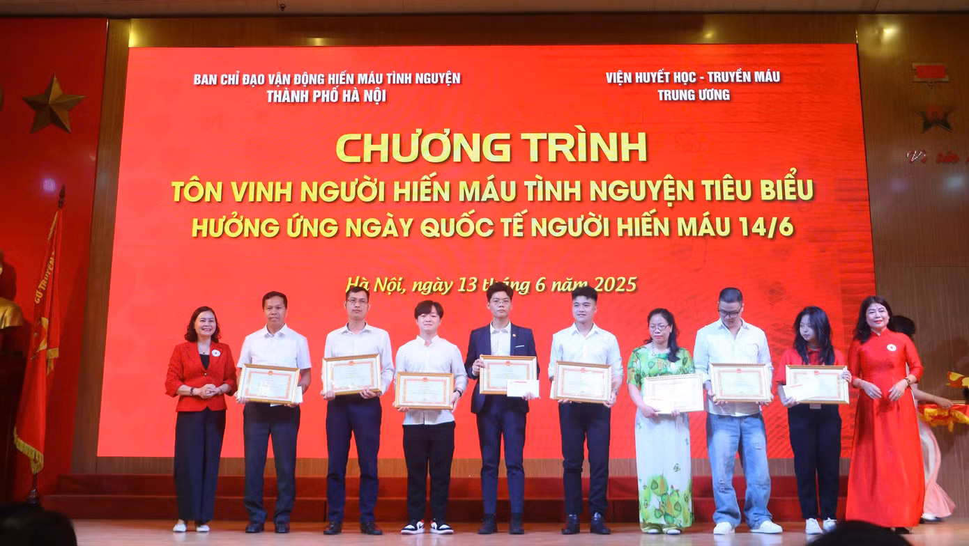 Các tập thể, cá nhân được tôn vinh tại chương trình. Các tập thể, cá nhân được tôn vinh tại chương trình.