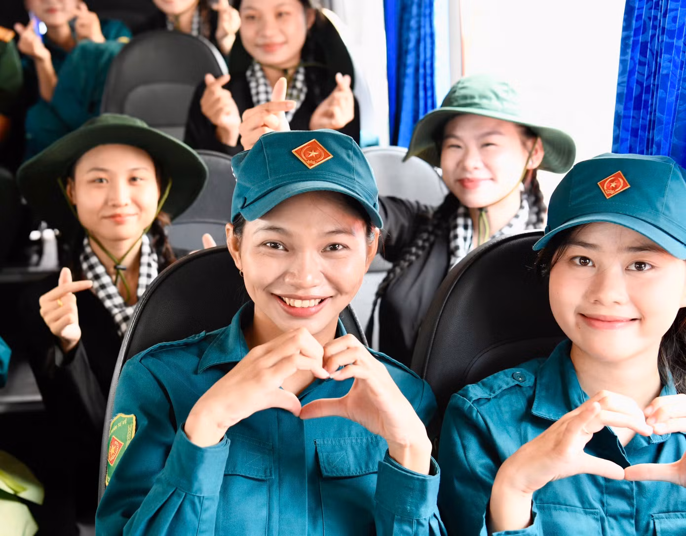 Những nữ chiến sĩ sao vuông tràn đầy năng lượng. Những nữ chiến sĩ sao vuông tràn đầy năng lượng.
